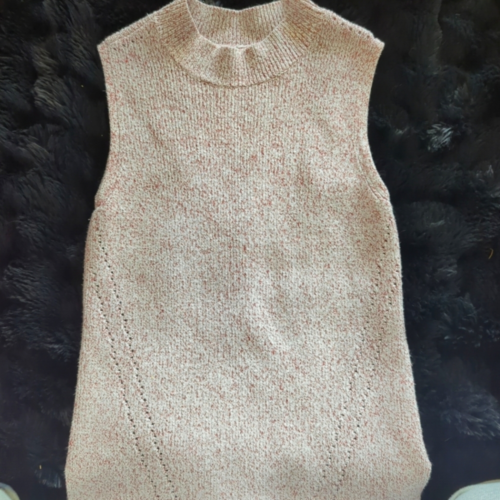 Small White House Black Market Tank